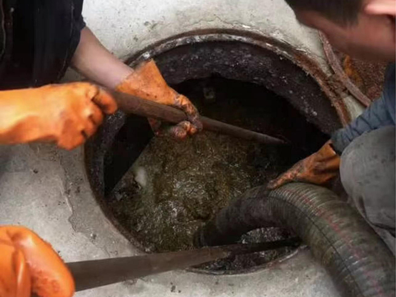 溧水清理化粪池时如何避免沼气的危害？